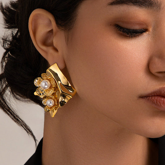 18K Gold-Plated Brass Geometric Floral Earrings: Minimalist Design with Dimensional Folds and Pearls – Hot on the Ins Trend